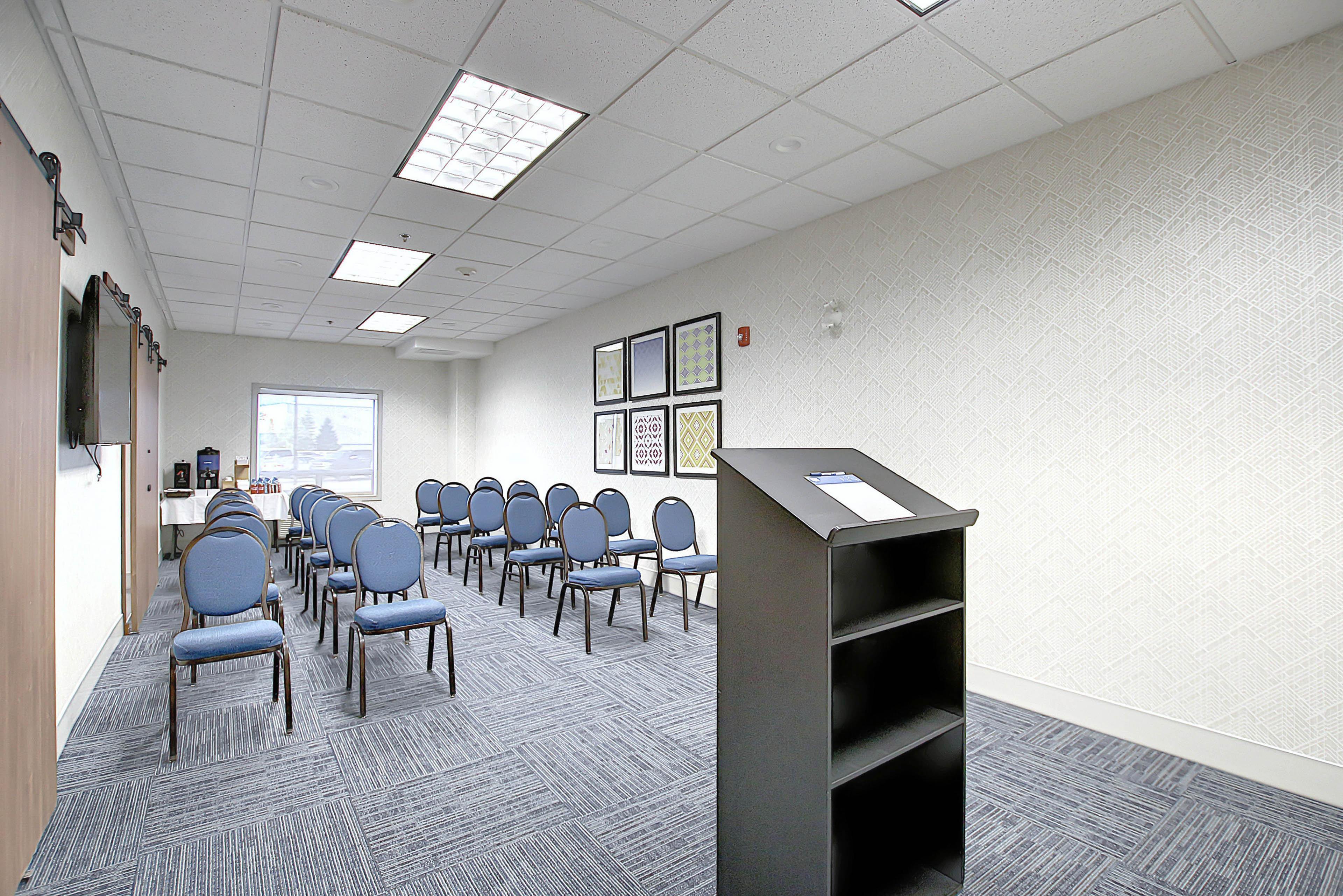 Holiday Inn Express Airport Calgary By Ihg Exterior foto
