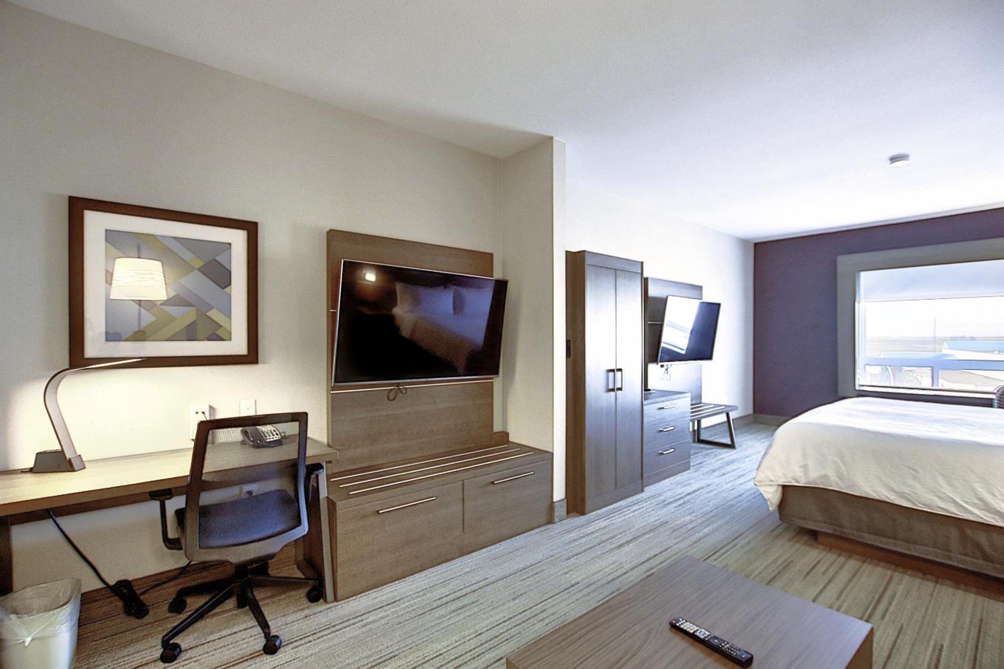 Holiday Inn Express Airport Calgary By Ihg Exterior foto